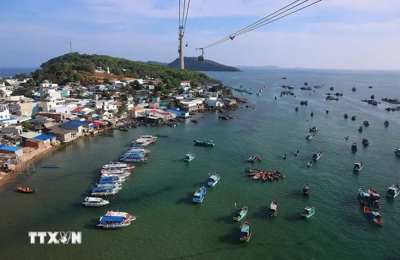 Aldea pesquera de Hon Thom, en Phu Quoc (Kien Giang) aplicará mecanismos y políticas preferenciales a la inversión extranjera y nacional para desarrollar la economía marina (Foto: VNA)