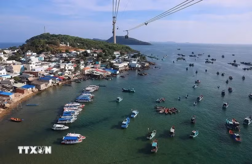 Aldea pesquera de Hon Thom, en Phu Quoc (Kien Giang) aplicará mecanismos y políticas preferenciales a la inversión extranjera y nacional para desarrollar la economía marina (Foto: VNA)