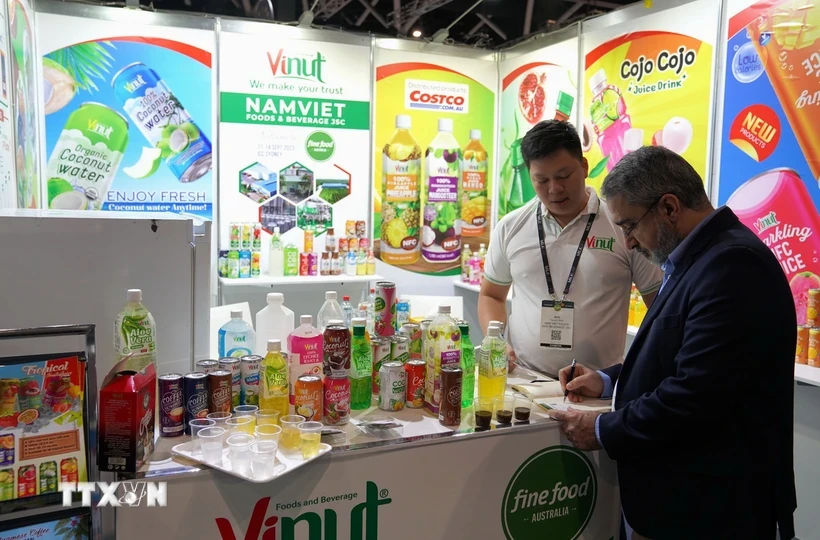 Visitantes en el pabellón vietnamita en una feria (Fuente:VNA)