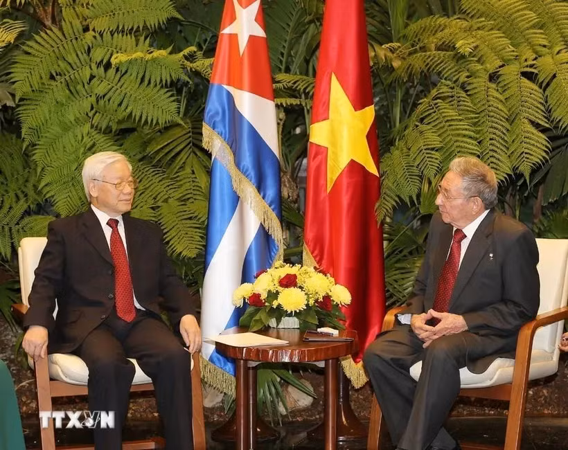 El secretario general Nguyen Phu Trong sostiene conversaciones con el primer secretario del Comité Central del Partido Comunista de Cuba, Raúl Castro, el 29 de marzo de 2018 en La Habana. (Foto: Tri Dung -VNA)