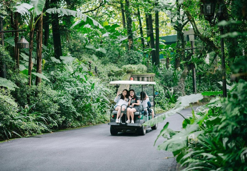 Los turistas disfrutan de actividades turísticas durante su estancia en el resort Meliá Ba Vi. (Fuente: hanoimoi.com.vn)