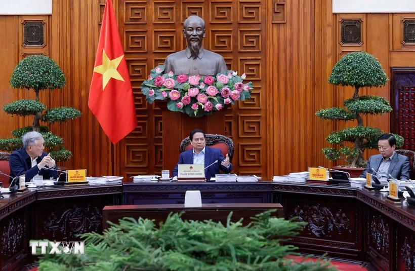 El primer ministro vietnamita, Pham Minh Chinh, preside una reunión del Gobierno (Fuente: VNA)