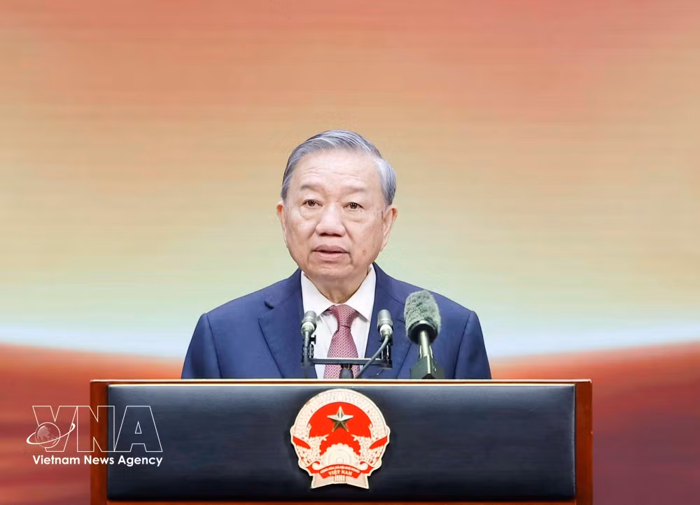 vnanet-potal-tong-bi-thu-chu-tich-nuoc-to-lam-du-le-ky-niem-80-nam-ngay-truyen-thong-luc-luong-tham-muu-cong-an-nhan-dan-8694719.jpg