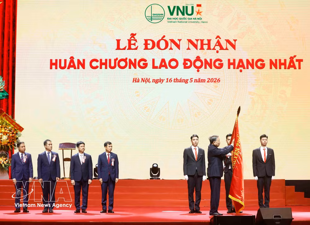vnanet-potal-tong-bi-thu-chu-tich-nuoc-du-le-ky-niem-120-nam-ngay-truyen-thong-dai-hoc-quoc-gia-ha-noi-8764582.jpg