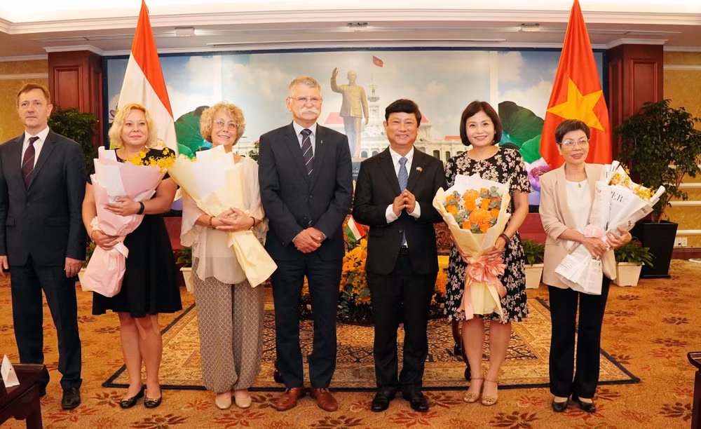 vna-potal-chu-tich-quoc-hoi-hungary-den-tp-ho-chi-minh-bat-dau-chuyen-tham-chinh-thuc-viet-nam-8347473.jpg