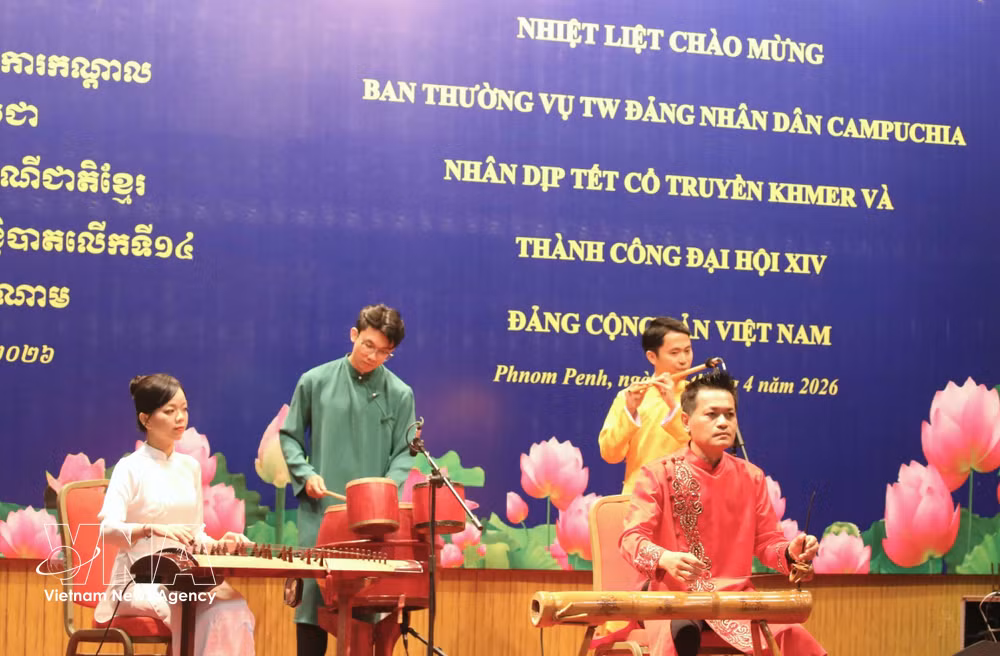 vnanet-potal-dai-su-quan-viet-nam-to-chuc-gap-go-than-mat-voi-ban-thuong-vu-trung-uong-dang-nhan-dan-campuchia-8679472.jpg