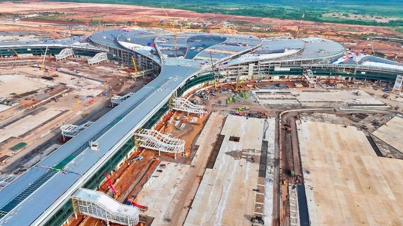 El Aeropuerto Internacional de Long Thanh está a punto de completarse y se prevé que entre en funcionamiento comercial en el primer semestre de 2026. (Foto: Vietnam+)