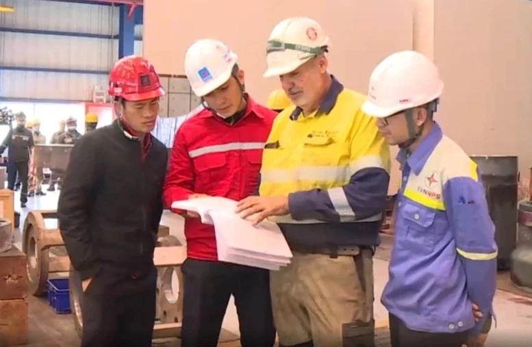 El Decreto n.º 219/2025/ND-CP establece nuevas normas para la concesión de permisos a trabajadores extranjeros en Vietnam. (Fuente: baochinhphu.vn) 