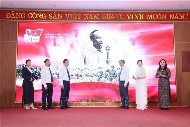 La ceremonia de lanzamiento de la plataforma digital "A80 - Orgullo de Vietnam". (Foto: VNA) 
