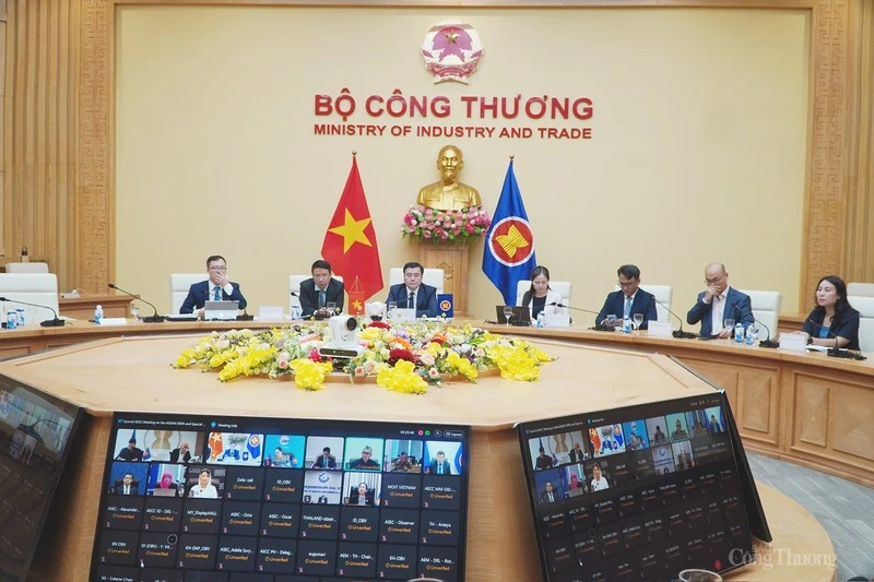 Representantes vietnamitas en el evento. (Foto: conthuong.vn)