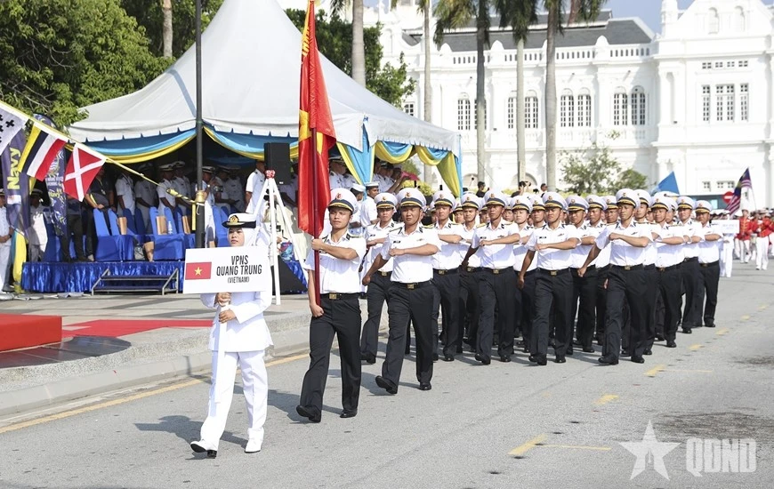 Representantes de la Armada Popular de Vietnam participan en un desfile en la ciudad de George Town, estado de Penang, Malasia. (Fuente: qdnd.vn)