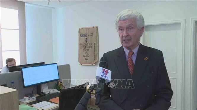 Joseph-Michel de Grand Ry, ex cónsul honorario de Hanói en Bruselas, en la entrevista. (Fuente: VNA) 
