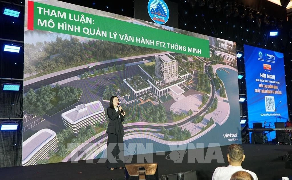 Le Thi Hue, subdirectora de la empresa Viettel Da Nang, habla en el evento. (Fuente: VNA) 