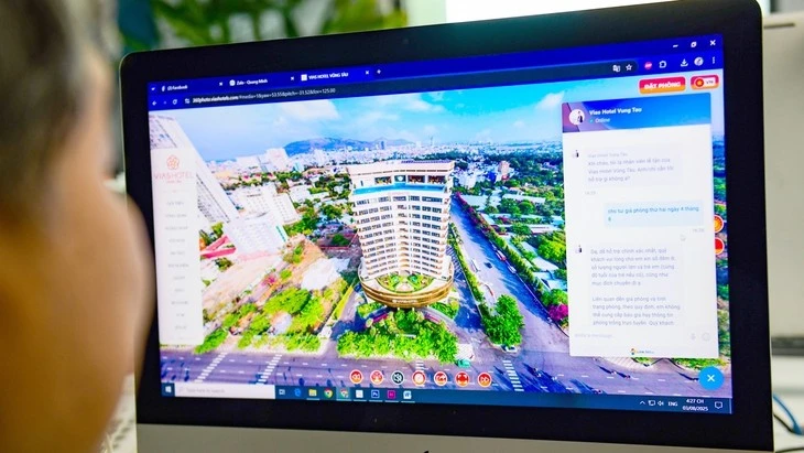 Muchas empresas de turismo y hotelería utilizan bot conversacional y asistentes virtuales para aumentar la personalización de la experiencia del cliente. (Foto: tuoitre.vn)