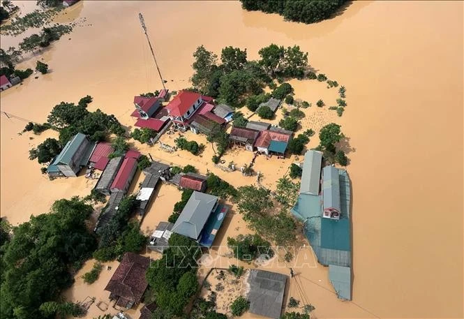 Una zona residencial gravemente inundada en la comuna de Yen Binh, provincia de Lang Son (Foto: VNA) 
