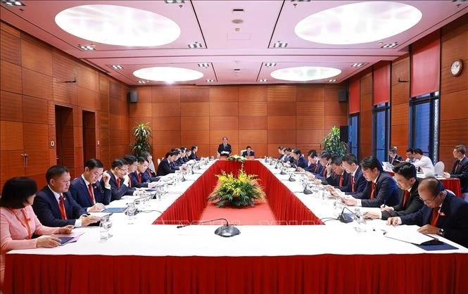 Los delegados participan en una discusión grupal durante la sesión preparatoria para la primera asamblea del Comité del PCV en el Gobierno, para el mandato 2025-2030 (Foto: VNA) 