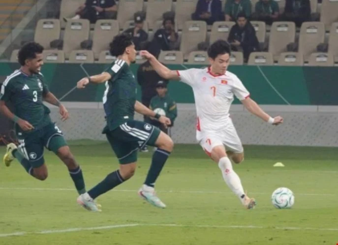 Dinh Bac marca el primer gol para Vietnam Sub-23. (Foto: AFC/VNA)