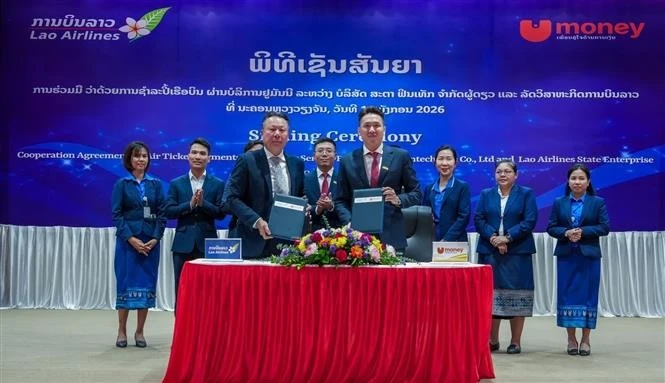 Ceremonia de firma del acuerdo de cooperación para el pago de billetes de avión a través del servicio UNITEL entre Star Fintech y Lao Airlines. (Foto: VNA)