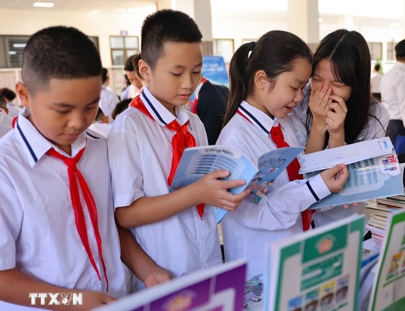 Estudiantes de Hanoi participan en una actividad organizada en el marco de la Semana del Aprendizaje Permanente de 2024. (Foto: VNA)