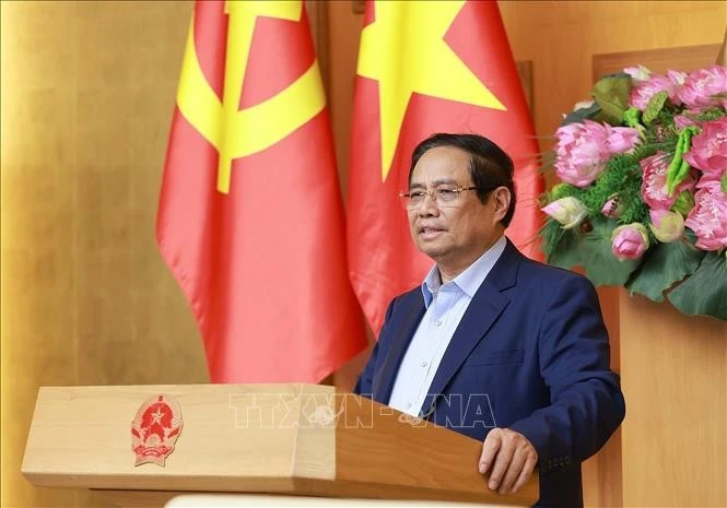 El primer ministro Pham Minh Chinh pronuncia un discurso en la reunión. (Foto: VNA)