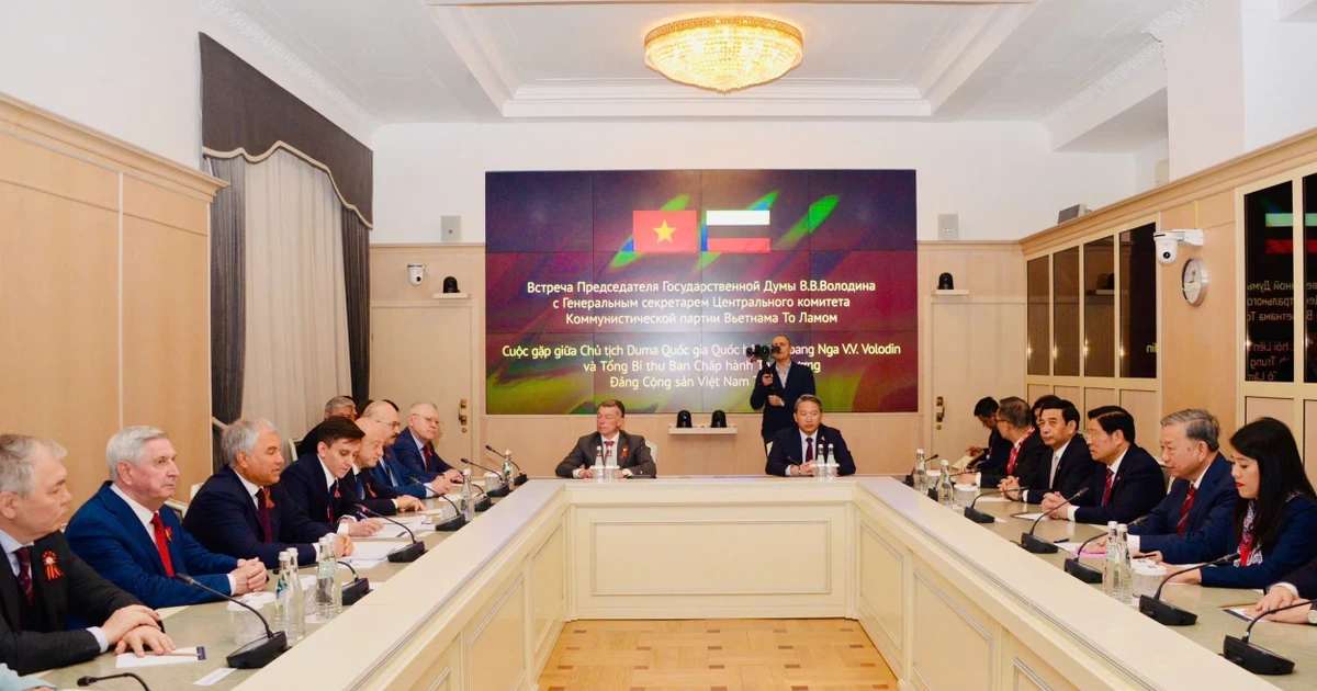 Un encuentro entre el secretario general del Partido Comunista de Vietnam, To Lam, y el presidente de la Duma Estatal de la Asamblea Federal Rusa, Vyacheslav Volodin. (Fuente: VNA) 