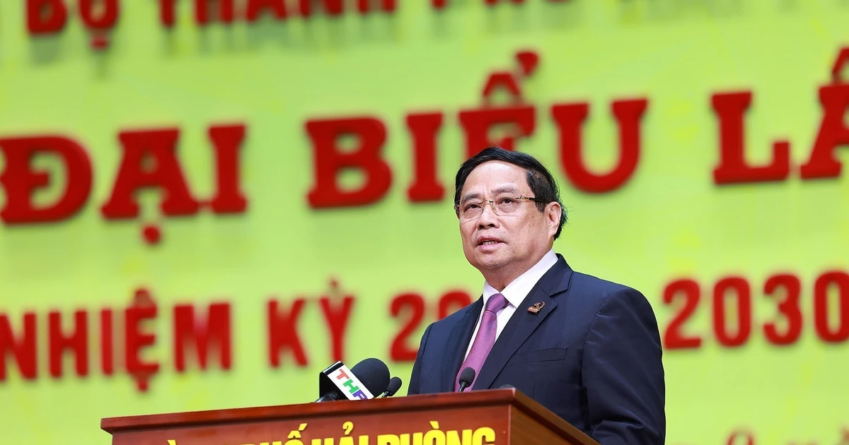 El primer ministro de Vietnam, Pham Minh Chinh, pronuncia un discurso en la sesión inaugural de la primera Asamblea del Comité del Partido Comunista de Vietnam (PCV) en Hai Phong, correspondiente al período 2025–2030. (Fuente: VNA) 