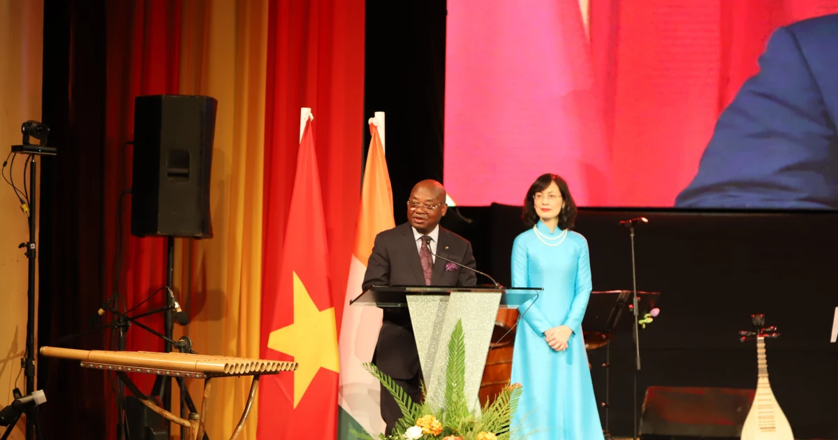 Évariste Koffi Yapi, secretario general del Ministerio de Asuntos Exteriores, Integración Africana y de los Marfileños en el Extranjero, interviene en el acto. (Fuente: VNA)