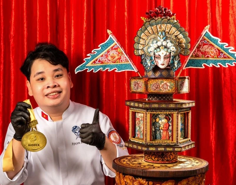 Nguyen Huu Thien An y la obra “Hat boi en celebraciones festivas”. (Fuente: Thien An)