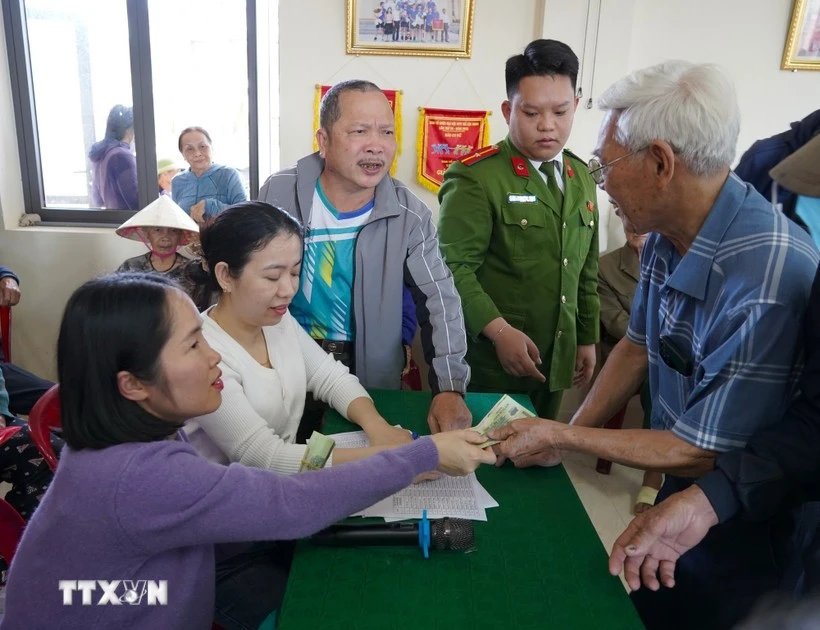 La entrega se realizará en dos niveles, a saber, 600 mil dongs vietnamitas (casi 23 dólares) y 300 mil dongs vietnamitas por persona. (Foto: VNA)