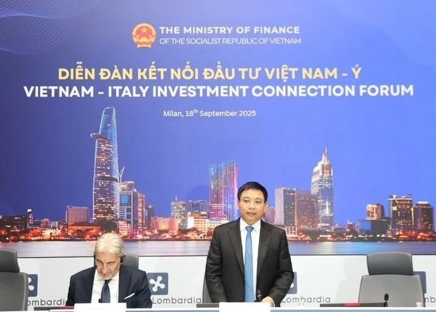 El ministro de Finanzas de Vietnam, Nguyen Van Thang habla en el evento. (Foto: VNA)