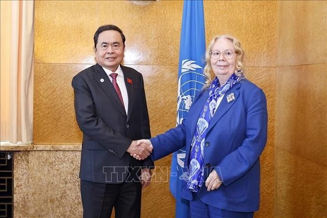 El presidente de la Asamblea Nacional de Vietnam, Tran Thanh Man, se reúne con Tatiana Valovaya, directora general de la Oficina de las Naciones Unidas en Ginebra. (Foto: VNA)