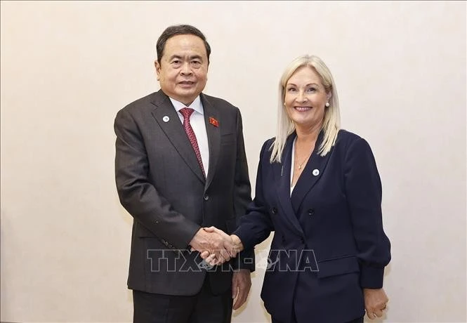 El presidente de la Asamblea Nacional vietnamita, Tran Thanh Man, se reúne con la presidenta de la Cámara Baja del Parlamento irlandés, Verona Murphy. (Foto: VNA)