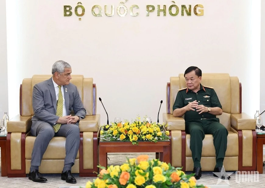 Kelly McKeague, director de la Agencia de Defensa para el Recuento de Prisioneros de Guerra y Desaparecidos, fue recibido por el coronel general Hoang Xuan Chien, viceministro de Defensa de Vietnam. (Foto: qdnd.vn)