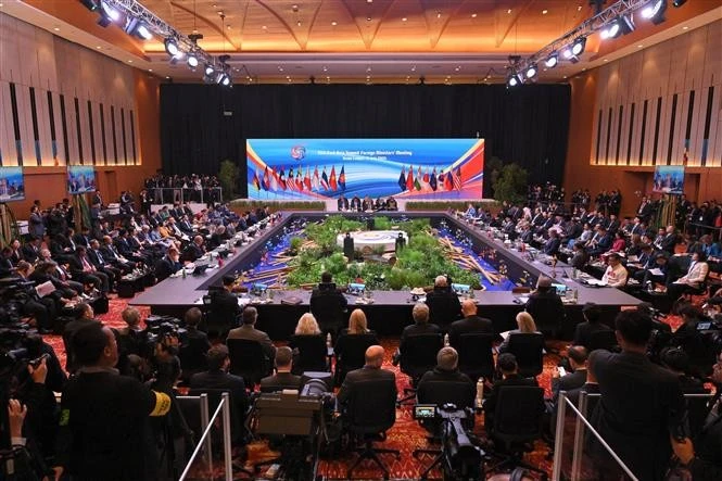Panorama de la Reunión de Ministros de Relaciones Exteriores de la Cumbre de Asia Oriental en Kuala Lumpur, Malasia, el 11 de julio de 2025. (Foto: Xinhua/VNA)