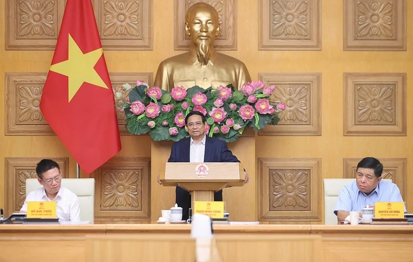 El primer ministro vietnamita, Pham Minh Chinh, interviene en la reunión. (Fuente: VNA) 