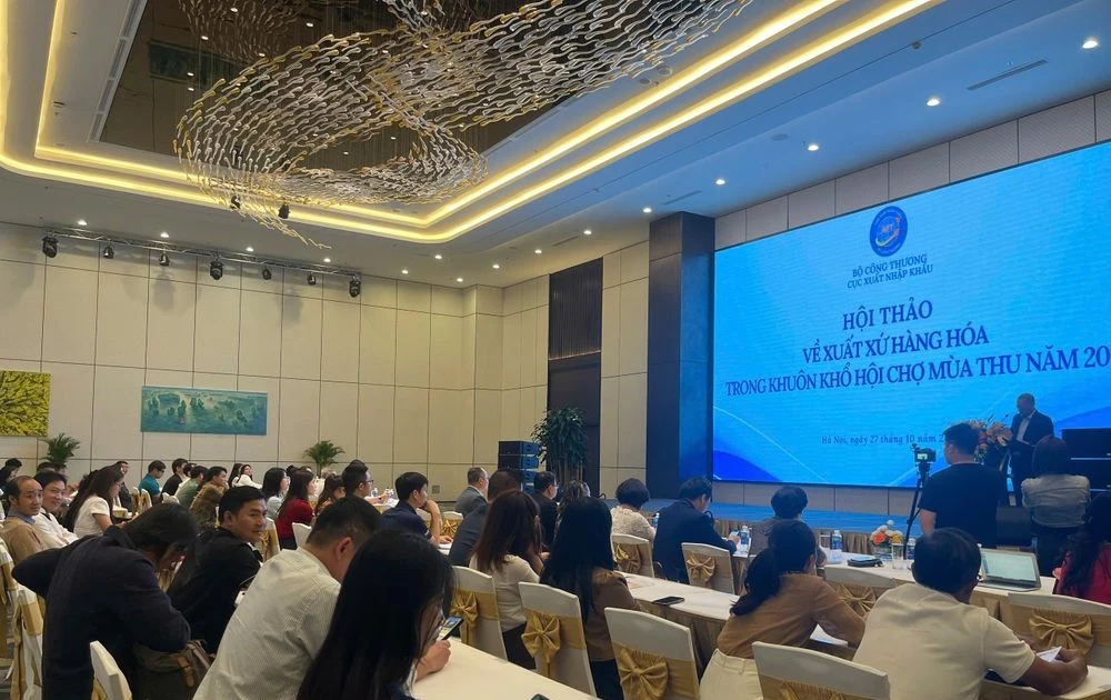 Seminario sobre origen de mercancías, celebrado en el marco de la primera Feria de Otoño de 2025. (Foto: vtcnews.vn)