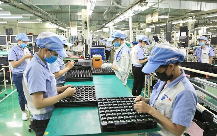 Algunas de las industrias de procesamiento y manufactura de Hanói registran un índice bastante alto en comparación con 2023, de los cuales la producción de maquinaria y equipo aumentó un 27,4%. (Foto: hanoi.gov.vn) 