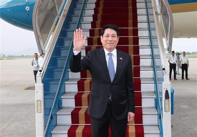 El presidente de Vietnam, Luong Cuong, parte de Hanói rumbo a China. (Foto: VNA)