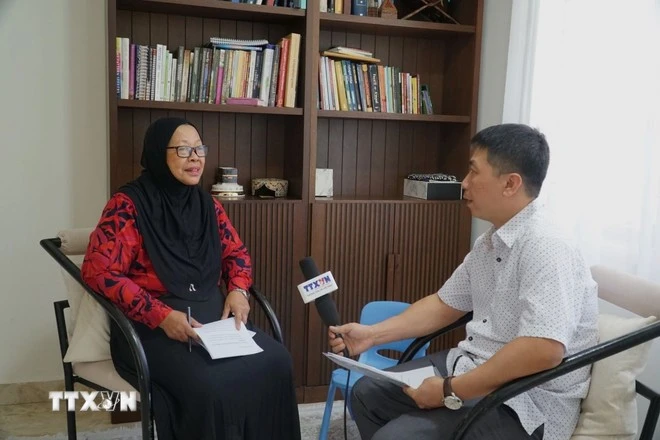 La profesora Ruhanas Harun responde a la VNA. (Foto: VNA) 