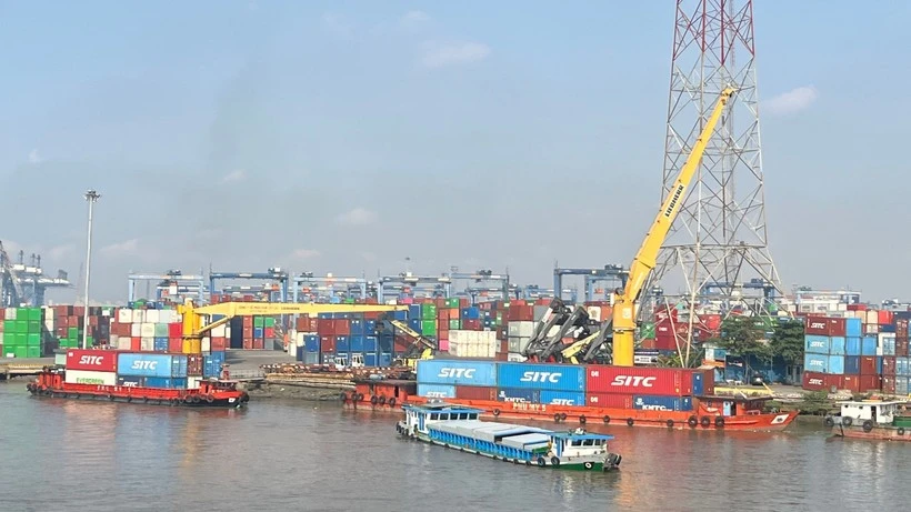 Vietnam registra un superávit comercial de 10,18 mil millones de dólares en los primeros siete meses de 2025. (Foto: VNA) 