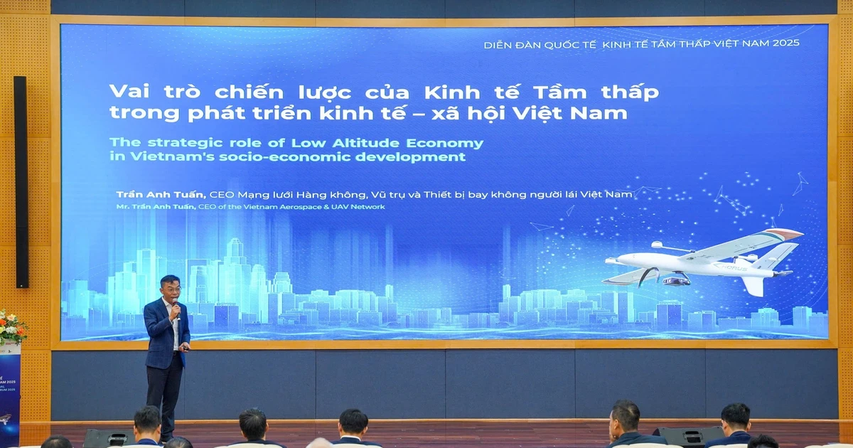 Tran Anh Tuan, director general de la Red de Aviación, Espacio y Vehículos Aéreos No Tripulados de Vietnam, en el foro. (Foto: baochinhphu.vn)