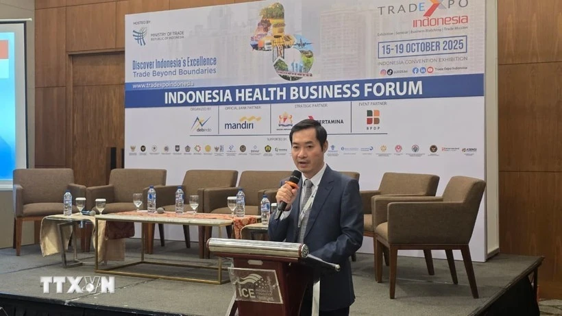 Nguyen Phuc Nam, subdirector del Departamento de Desarrollo de Mercados Internacionales del Ministerio de Industria y Comercio de Vietnam, interviene en el foro. (Foto: VNA)