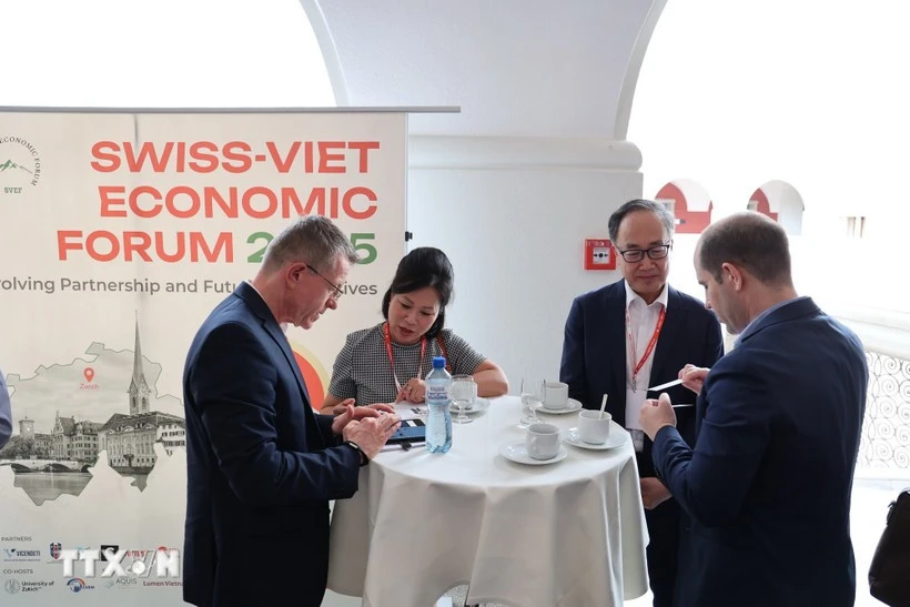 Empresas vietnamitas y suizas exploran oportunidades de cooperación en el Día de Vietnam 2025. (Foto: VNA)