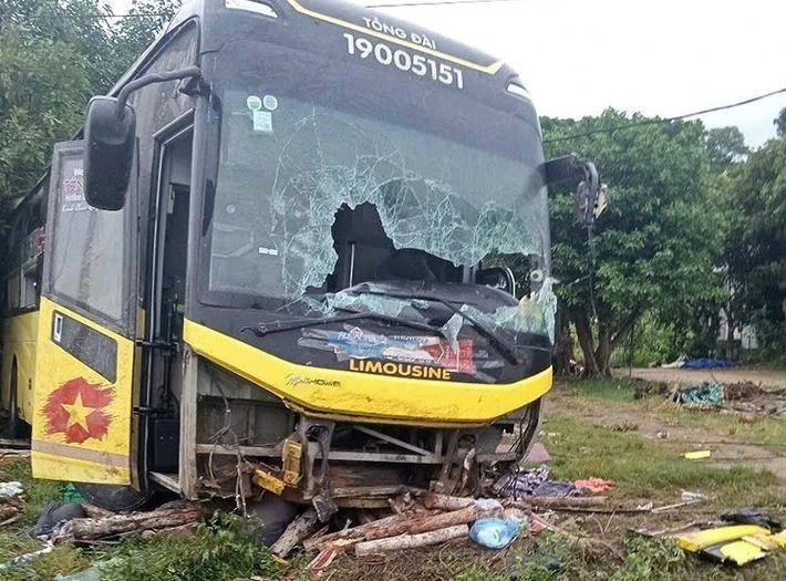 Accidente de autobús cama en la provincia de Ha Tinh deja nueve muertos y 16 heridos. (Foto: VNA)