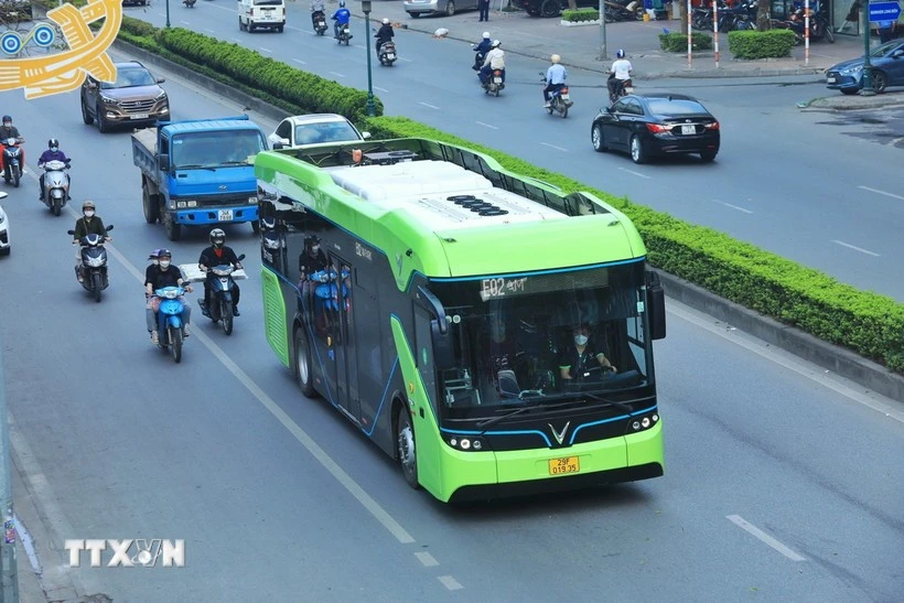Un autobús eléctrico en Ciudad Ho Chi Minh. (Foto: VNA)