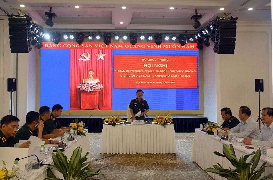 El coronel general Hoang Xuan Chien, viceministro de Defensa de Vietnam habla en el evento (Fuente: VNA)
