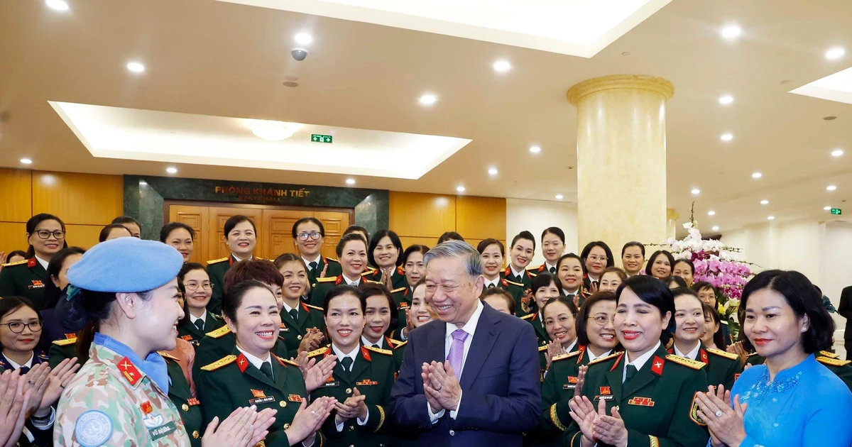 El secretario general del Partido Comunista de Vietnam, To Lam, y delegadas. (Fuente: VNA)