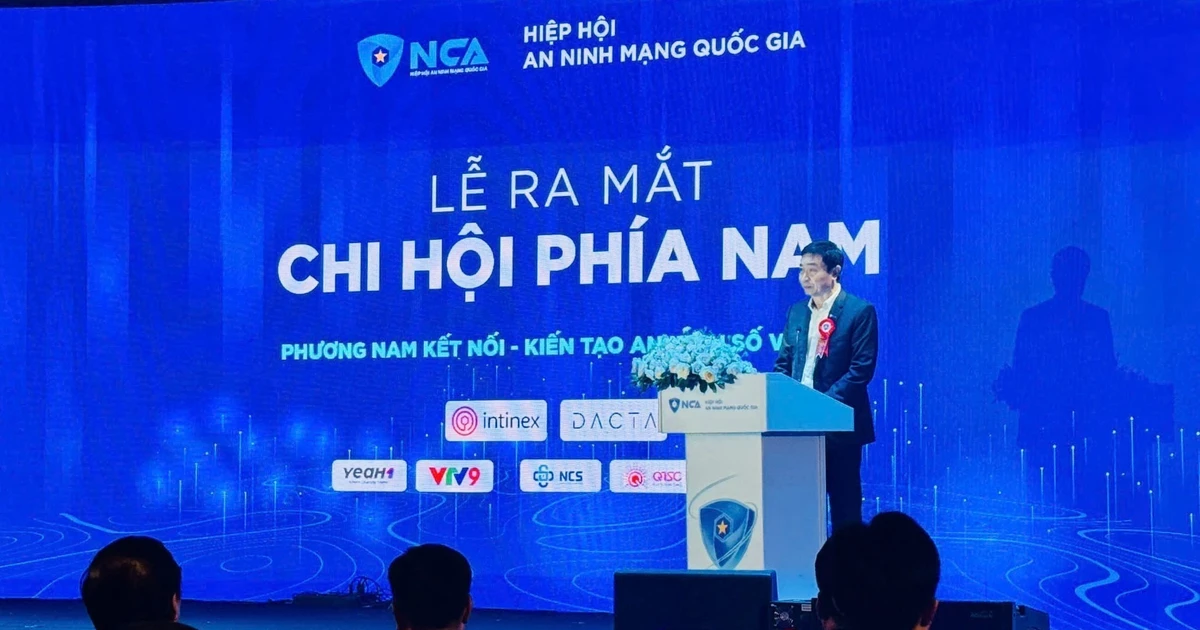 El general de división Nguyen Minh Chinh, vicepresidente permanente de la NCA, habla en el evento. (Foto: VNA)