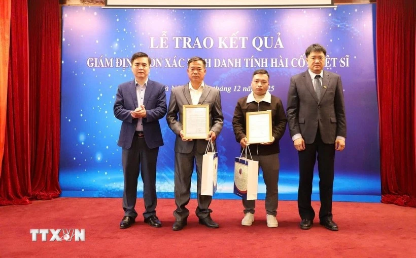 Presentan resultados de las pruebas de ADN de los restos de los soldados caídos a sus familiares. (Foto: VNA)