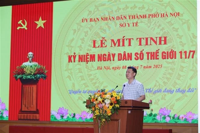 Le Thanh Dung, jefe del Departamento de Población y Planificación Familiar, dependiente del Ministerio de Salud Pública, habla en el evento. (Fotografía: VNA)